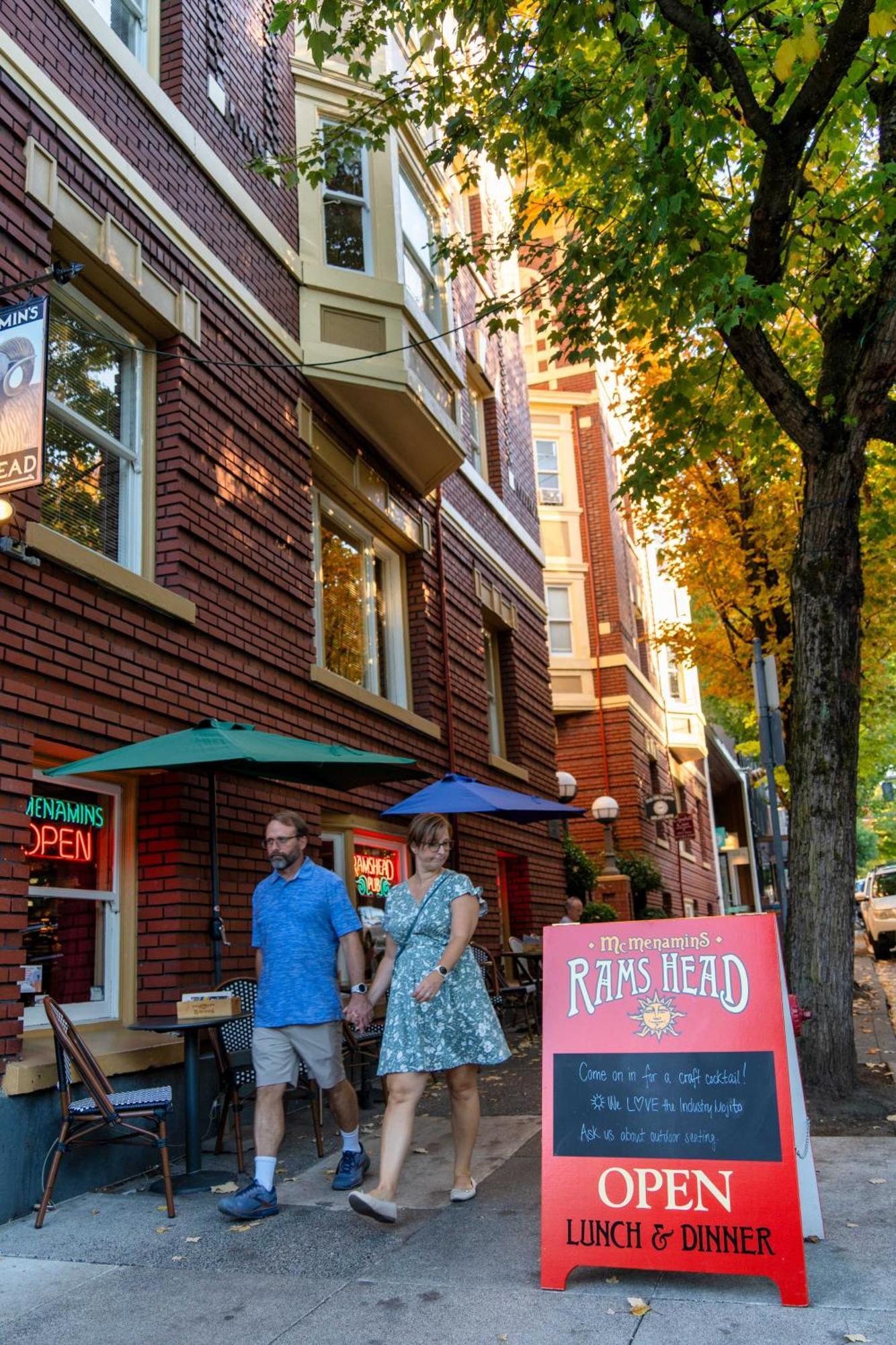 Apartment - The Tournesol Suite- Leisurely Strolls On Nw 23rd Portland